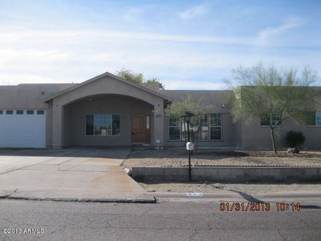 211 W La Mirada Dr, Phoenix, Arizona  Main Image