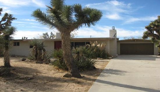 7976 Palm Ave, Yucca Valley, CA Main Image