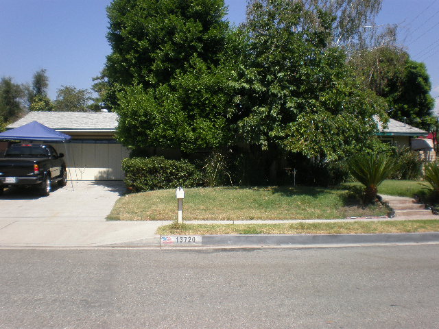 13720 Borden Ave, Los Angeles, CA Main Image