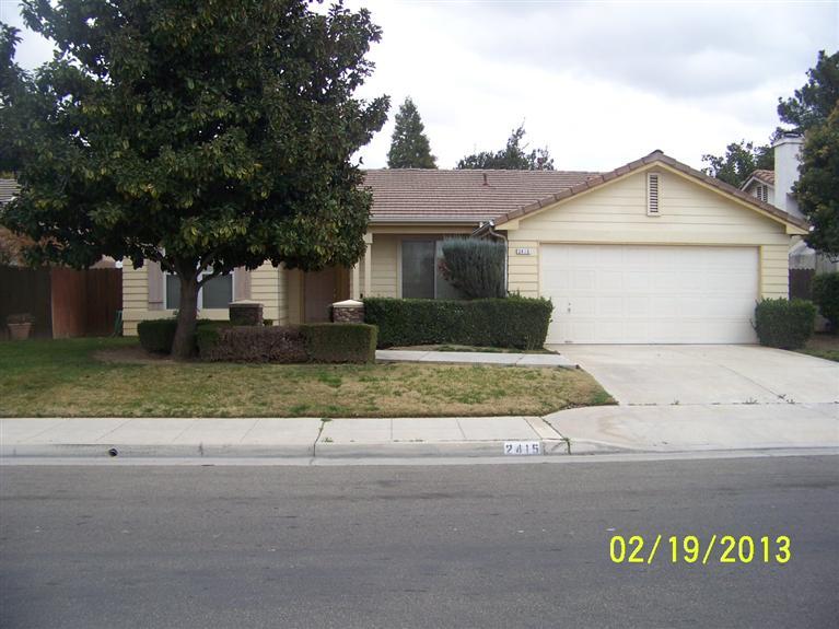 2415 S Sabre Ave, Fresno, California  Main Image