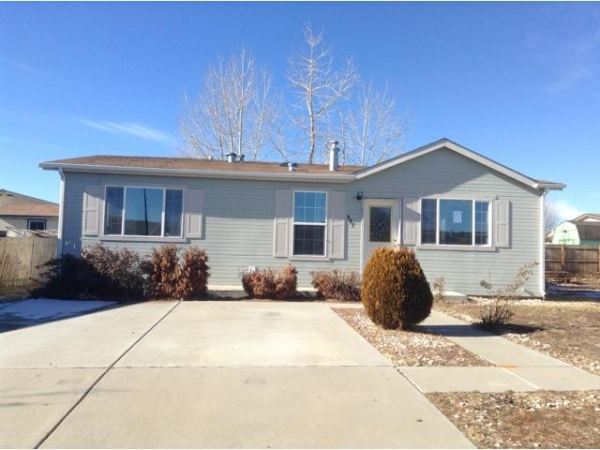 253 Apache Pl, Lochbuie, CO Main Image