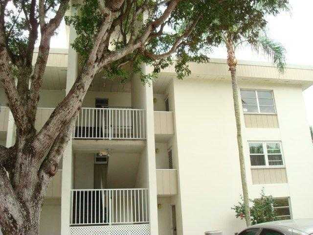 1828 Pine Valley Dr Apt 304, Fort Myers, FL Main Image