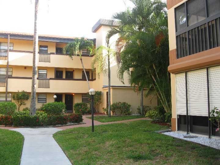 6110 Whiskey Creek Dr Apt 20, Fort Myers, FL Main Image