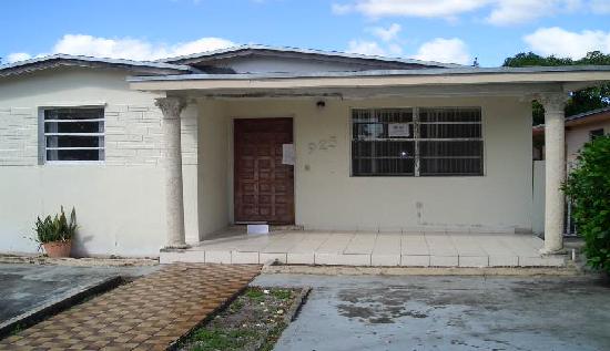 925 E 20th St, Hialeah, FL Main Image