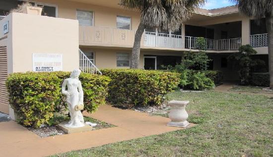 133 SE 4th Avenue Apartment 8, Hallandale Beach, FL Main Image