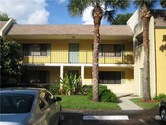 905 MEADOWS CR # 905, Boynton Beach, FL Main Image