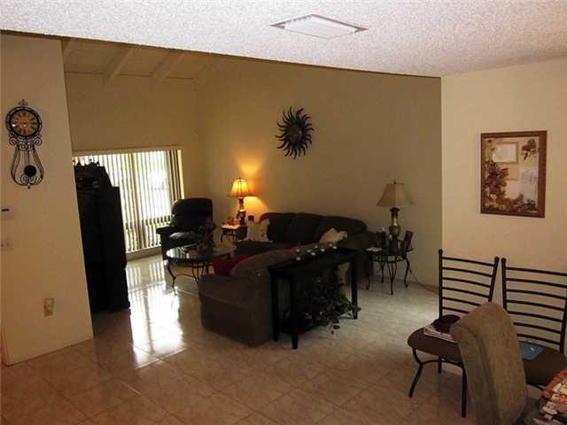 1070 NE 203 TE, Miami, Florida Main Image