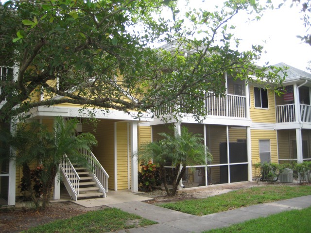 2632 Fountain View Cir Apt 104, Naples, Florida  Main Image