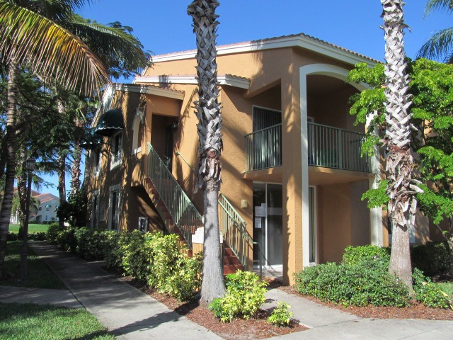 1275 Wildwood Lakes Blvd Apt 101, Naples, Florida  Main Image