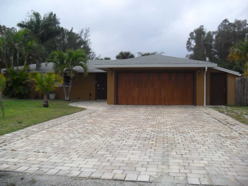 7408 Willems Dr, Fort Myers, Florida  Main Image