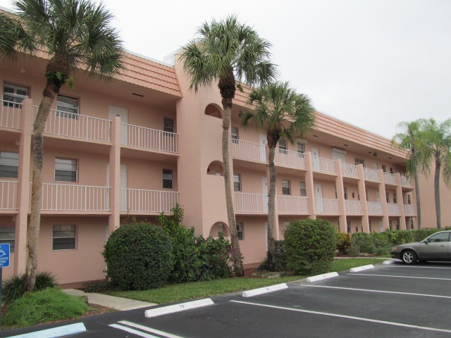 160 Turtle Lake Ct Apt 107, Naples, Florida  Main Image