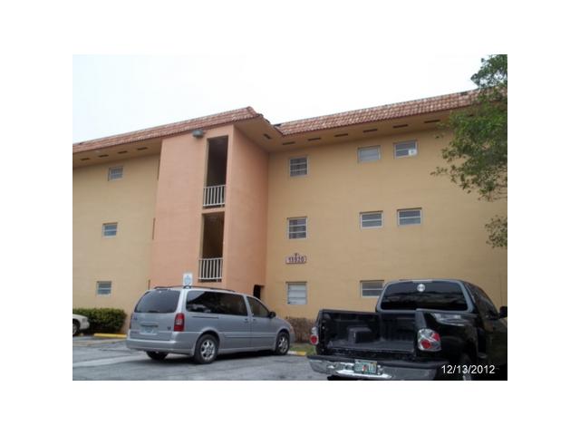 13920 Lake Placid Ct Apt B13, Hialeah, Florida  Main Image