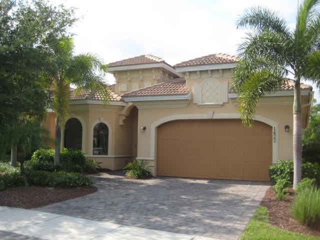 1422 Serrano Cir, Naples, Florida  Main Image