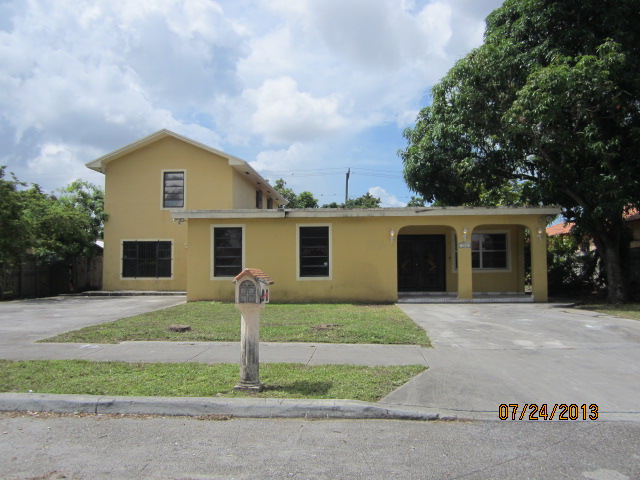 960 33rd St, Hialeah, FL Main Image