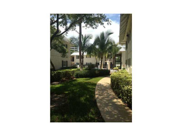 8609 SW 68 CT # 4, Pinecrest, Florida Main Image