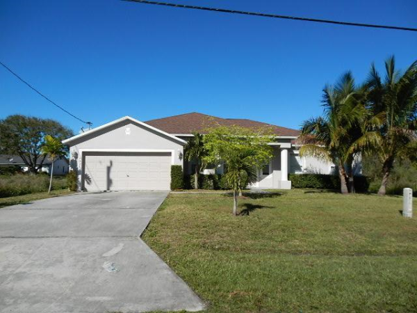 1025 Se Bywood Ave, Port Saint Lucie, FL Main Image