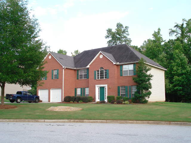 3957 Cain Mill Dr, Lithonia, GA Main Image