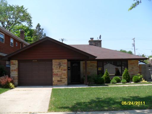 1652 Hull Ave, Westchester, IL Main Image