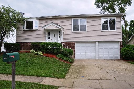 1907 Towner Ln, Glendale Heights, IL Main Image