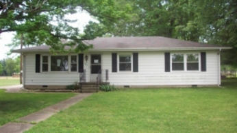 705 E Robinson Ave, Wayne City, IL Main Image