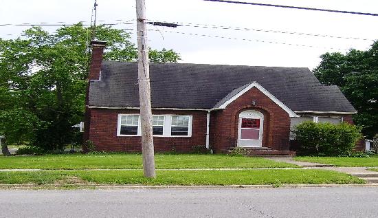 210 East Water Street, Pinckneyville, IL Main Image