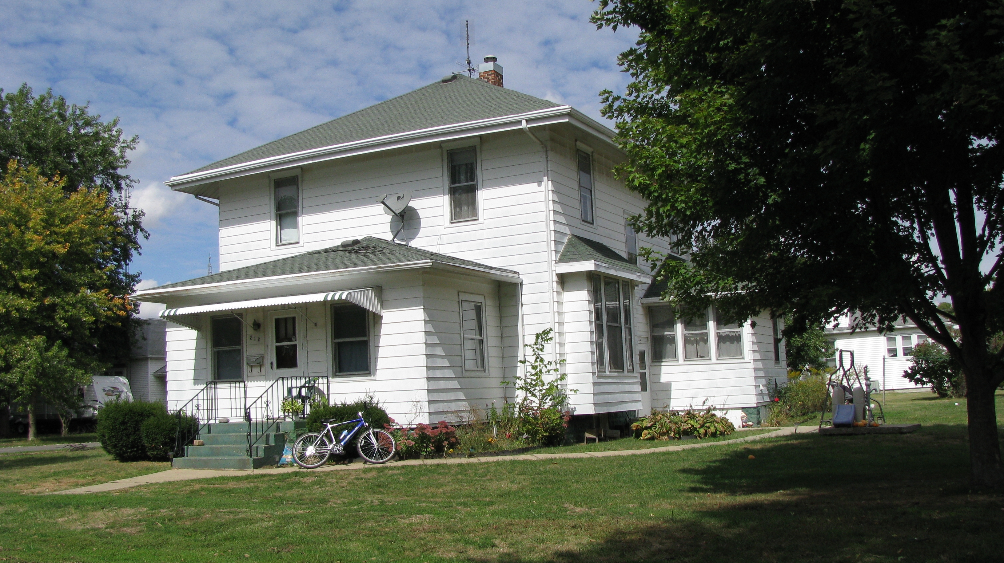 212 W Olive St, Chestnut, IL Main Image