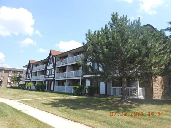 239 Gregory St Apt 13, Aurora, Illinois  Main Image