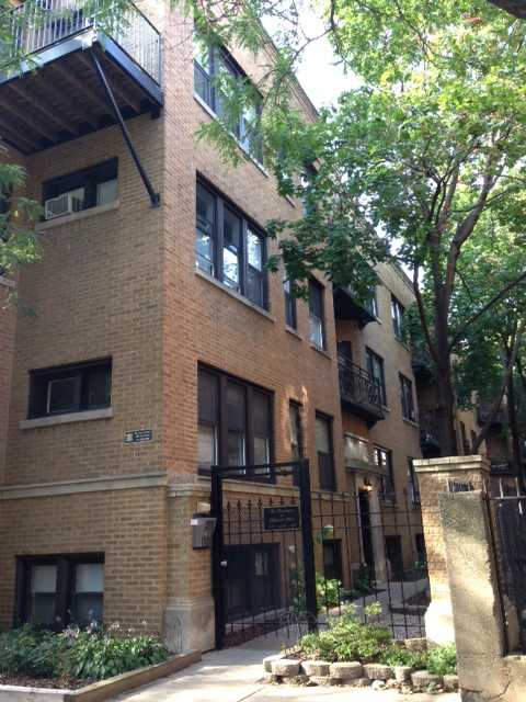 816 W Lakeside Pl Apt 2n, Chicago, Illinois  Main Image