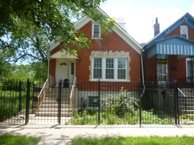 2851 W Arthington St, Chicago, Illinois  Main Image