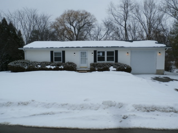 25440 W Greenview Ave, Antioch, IL Main Image
