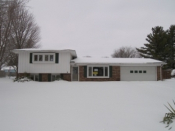 703 S Kinder Dr, Syracuse, IN Main Image