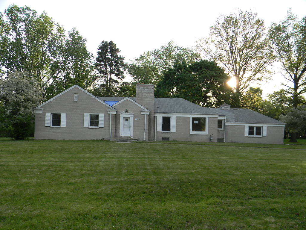 27220 Rainbow Dr, Lathrup Village, MI Main Image