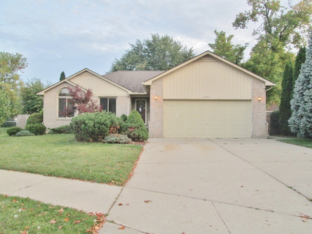 20870 Elm Forest Ct, Clinton Twp, MI Main Image