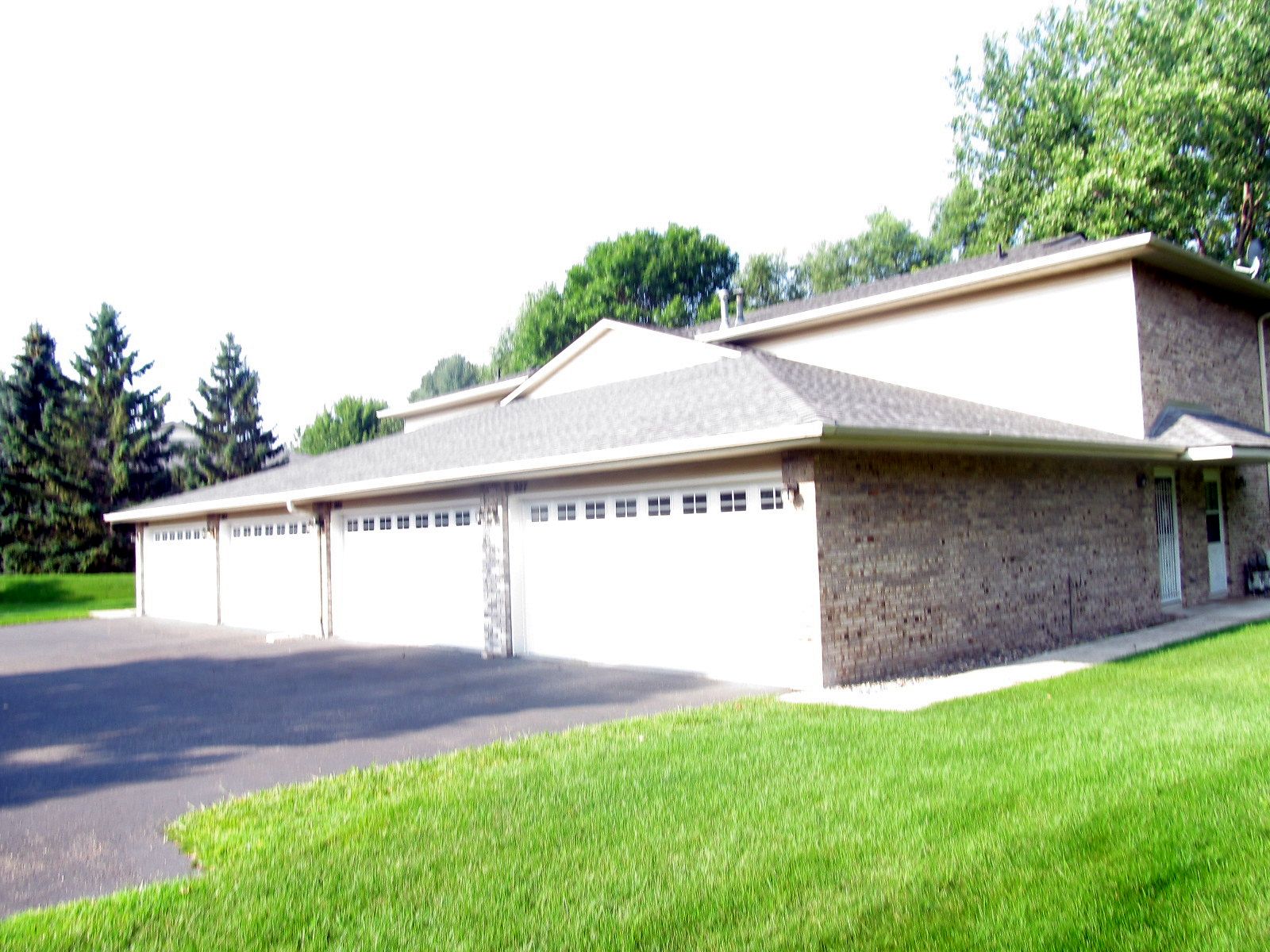 927 Pond View Ct, Vadnais Heights, MN Main Image