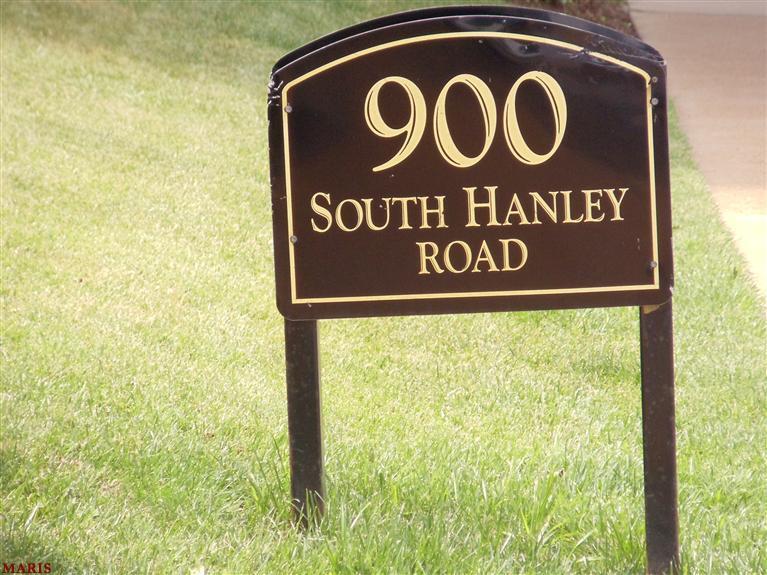 900 S Hanley Rd #15 B, Clayton, MO Main Image