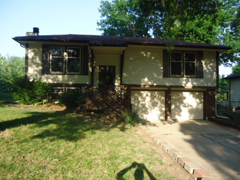 11931 Manchester Ave, Grandview, MO Main Image