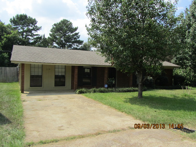 510 8th Ave SE, Magee, MS Main Image