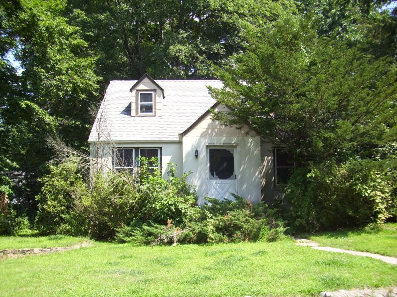 26 Cottage Ln, Upper Saddle River, NJ Main Image