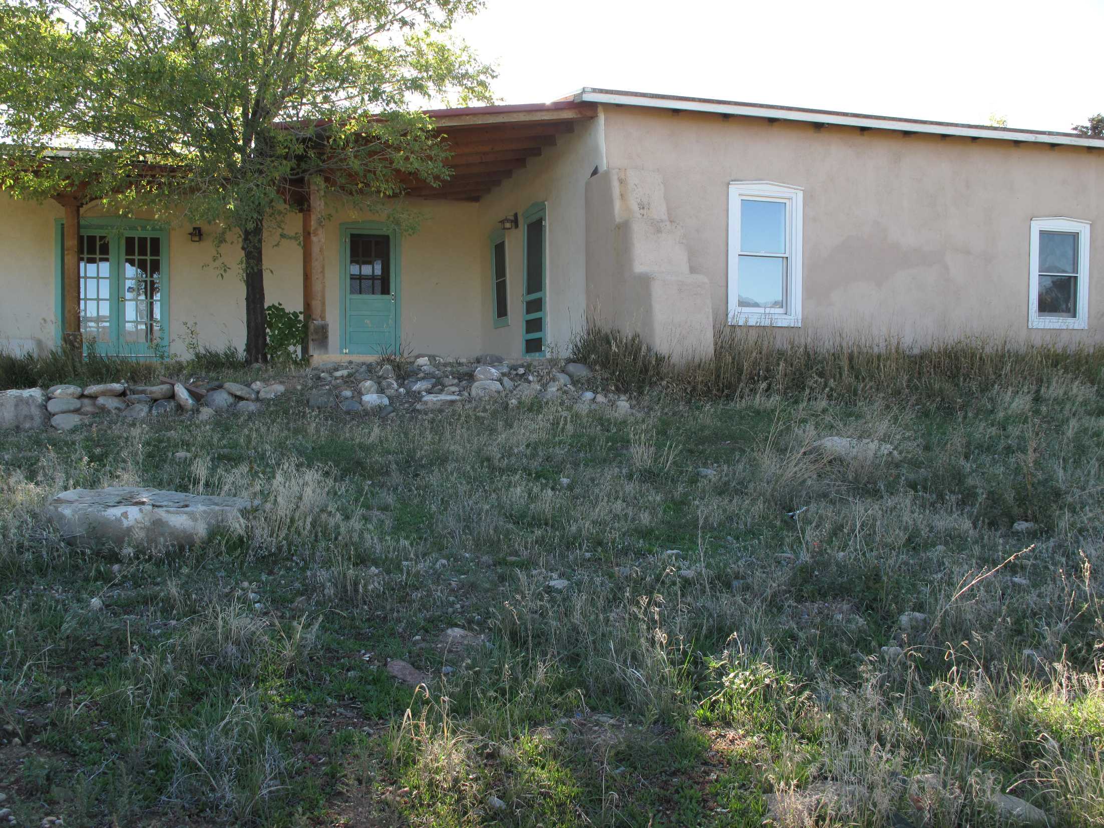 40 Leyba Rd, Ranchos De Taos, NM Main Image
