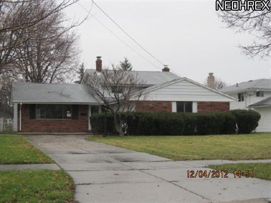 4589 Westview Dr, North Olmsted, Ohio Main Image