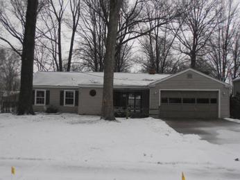 28698 Spruce Dr, North Olmsted, OH Main Image