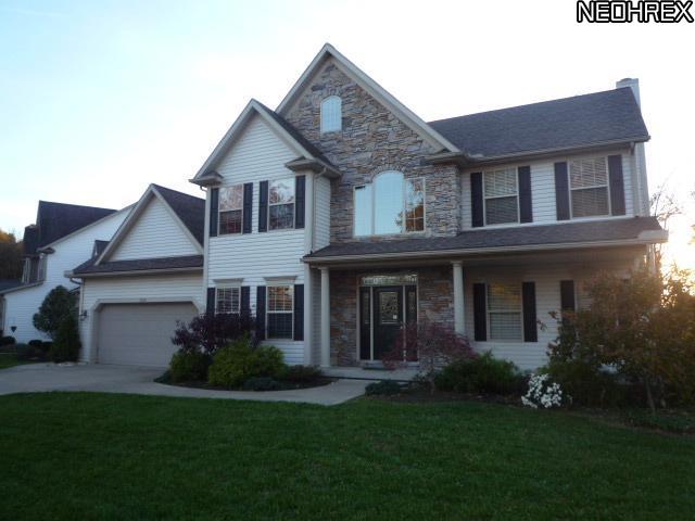 3350 Crown Pointe Dr, Stow, Ohio  Main Image