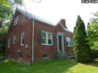 photo for 31 Meadowbrook Ave