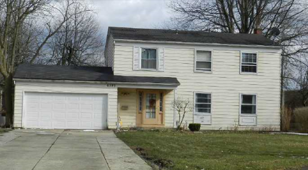 6593 Sutton Dr, North Olmsted, OH Main Image