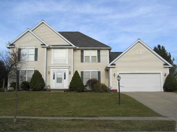 3175 Crown Pointe Dr, Stow, OH Main Image