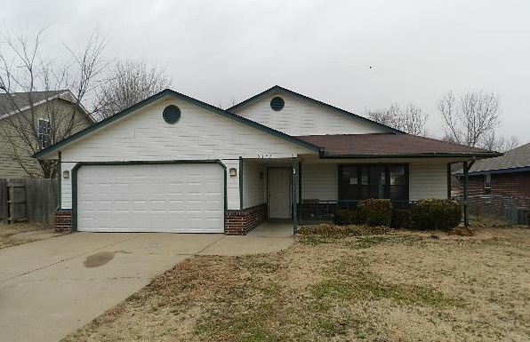 9445 E Sprucewood Dr, Claremore, OK Main Image