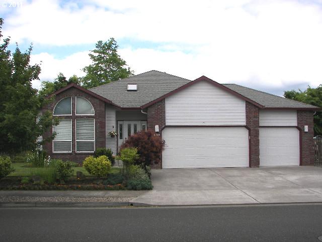 697 SW 24th St, Troutdale, OR Main Image