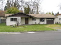 photo for 907 SW Rogue River Avenue