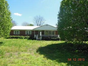 60 Lynn St, Viola, TN Main Image