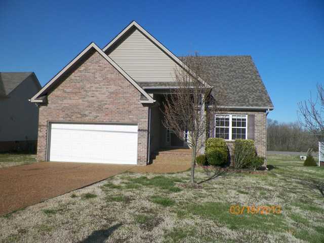 1006 Kathleen Dr, Spring Hill, Tennessee  Main Image